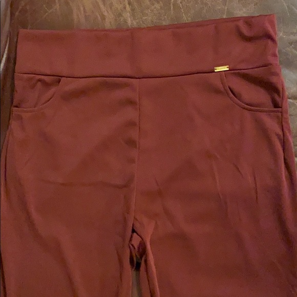 Stretchy burgundy leggings - Picture 3 of 5